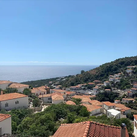 Roots Διαμέρισμα